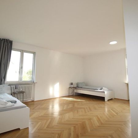 Apartmenthaus Kitzingen - Grosszuegige Wohnungen Fuer Je 6 Personen Mit Balkon Buitenkant foto