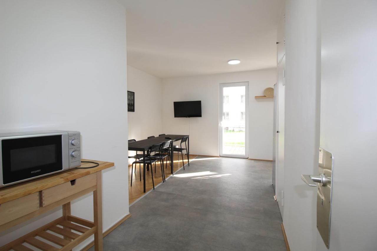 Apartmenthaus Kitzingen - Grosszuegige Wohnungen Fuer Je 6 Personen Mit Balkon Buitenkant foto
