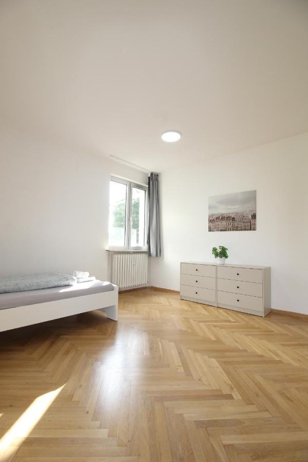 Apartmenthaus Kitzingen - Grosszuegige Wohnungen Fuer Je 6 Personen Mit Balkon Buitenkant foto