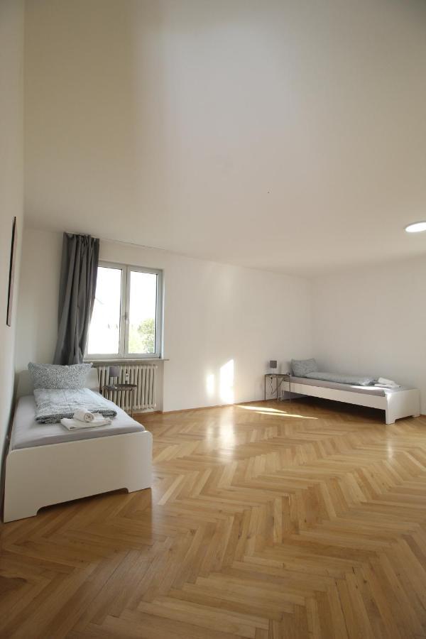 Apartmenthaus Kitzingen - Grosszuegige Wohnungen Fuer Je 6 Personen Mit Balkon Buitenkant foto