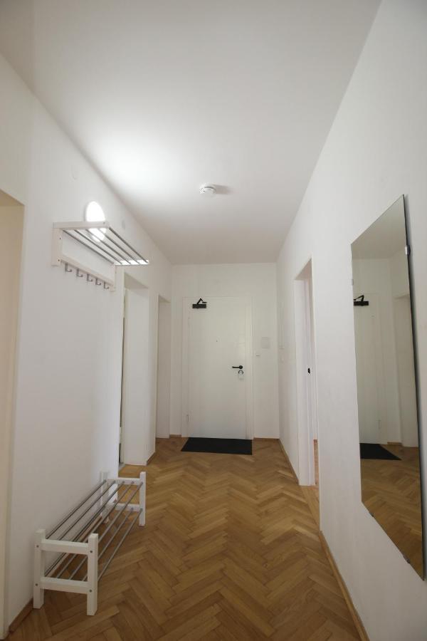 Apartmenthaus Kitzingen - Grosszuegige Wohnungen Fuer Je 6 Personen Mit Balkon Buitenkant foto