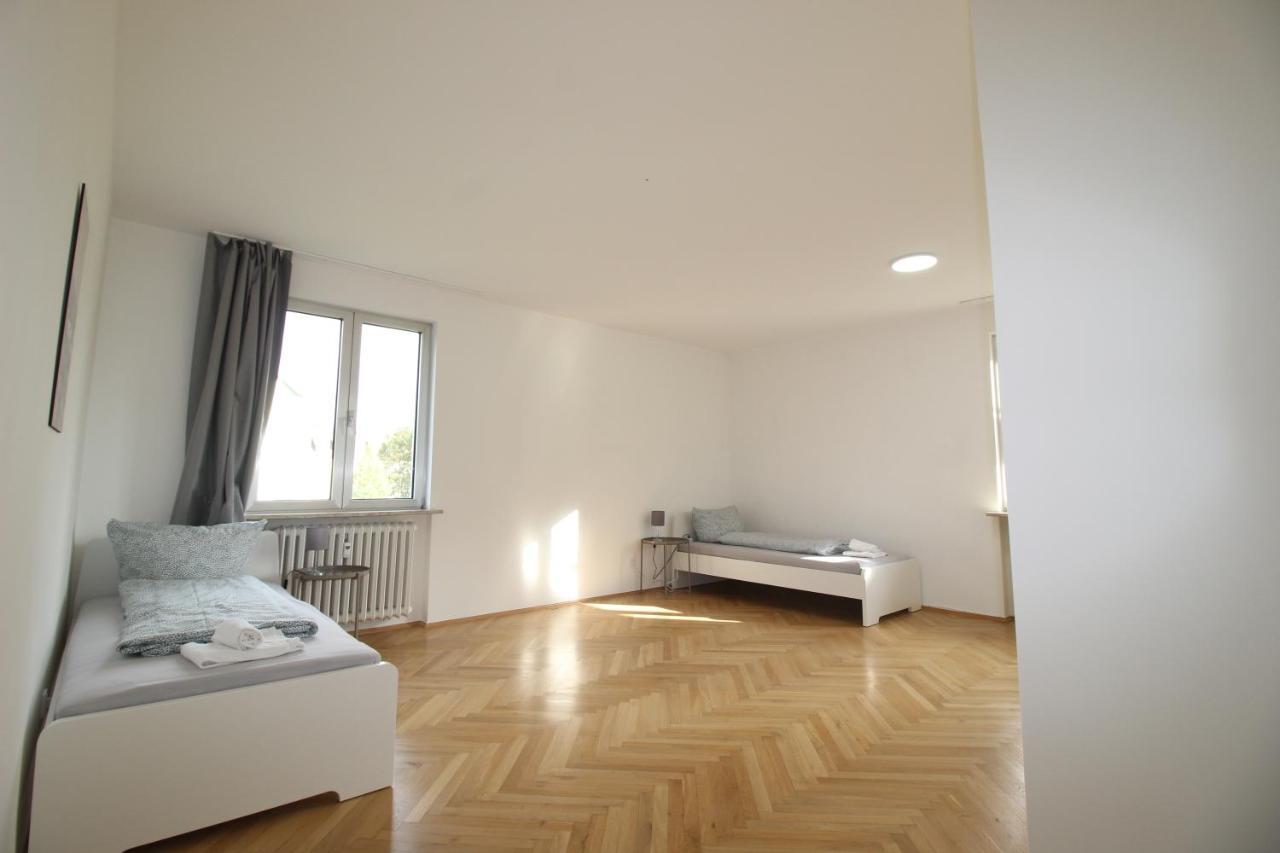 Apartmenthaus Kitzingen - Grosszuegige Wohnungen Fuer Je 6 Personen Mit Balkon Buitenkant foto